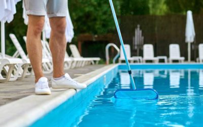 Choosing the Right Pool Cleaning Method: A Comprehensive Guide
